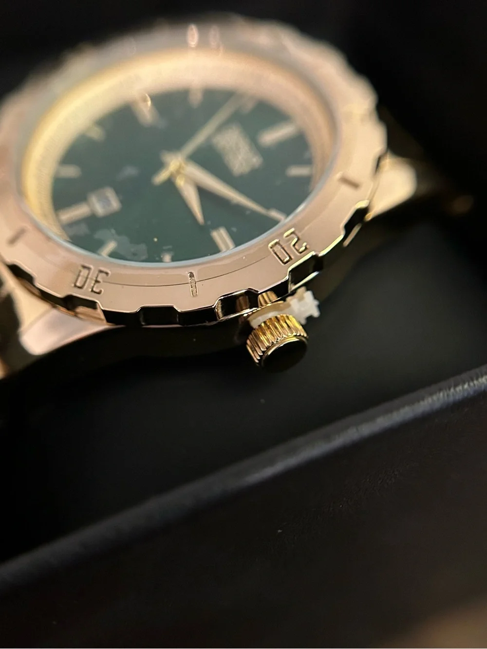 Badgley Mischka Emerald Green Men’s Watch Gold Tone Bracelet Box NWT